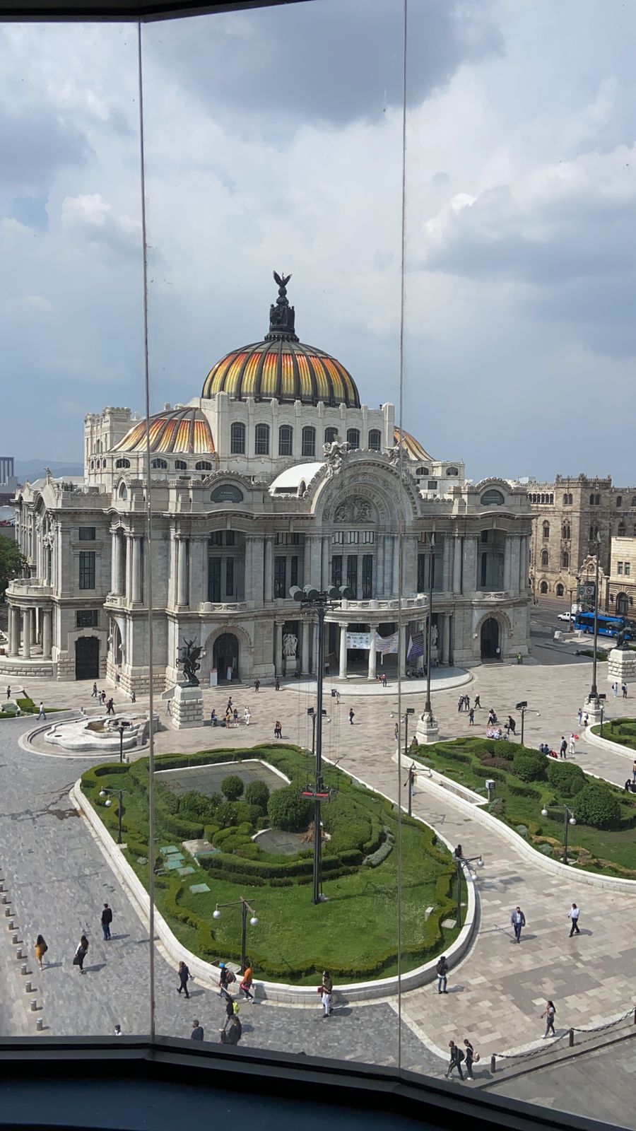 Edificio frente a Bellas Artes — imagen 3