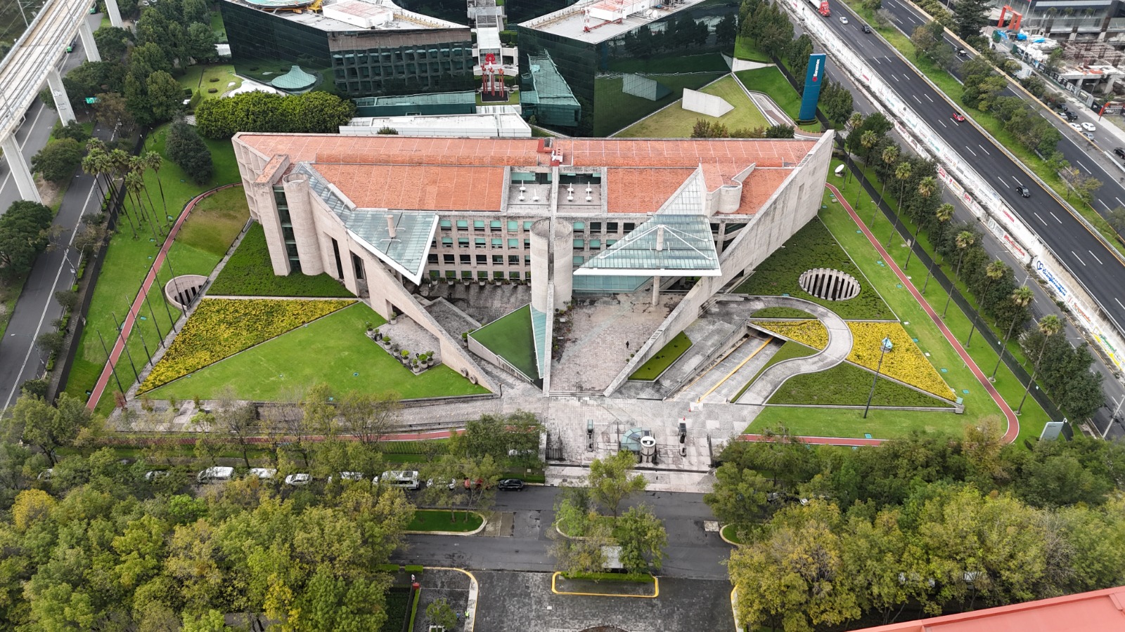 Oficinas Santa Fe, Reforma 700