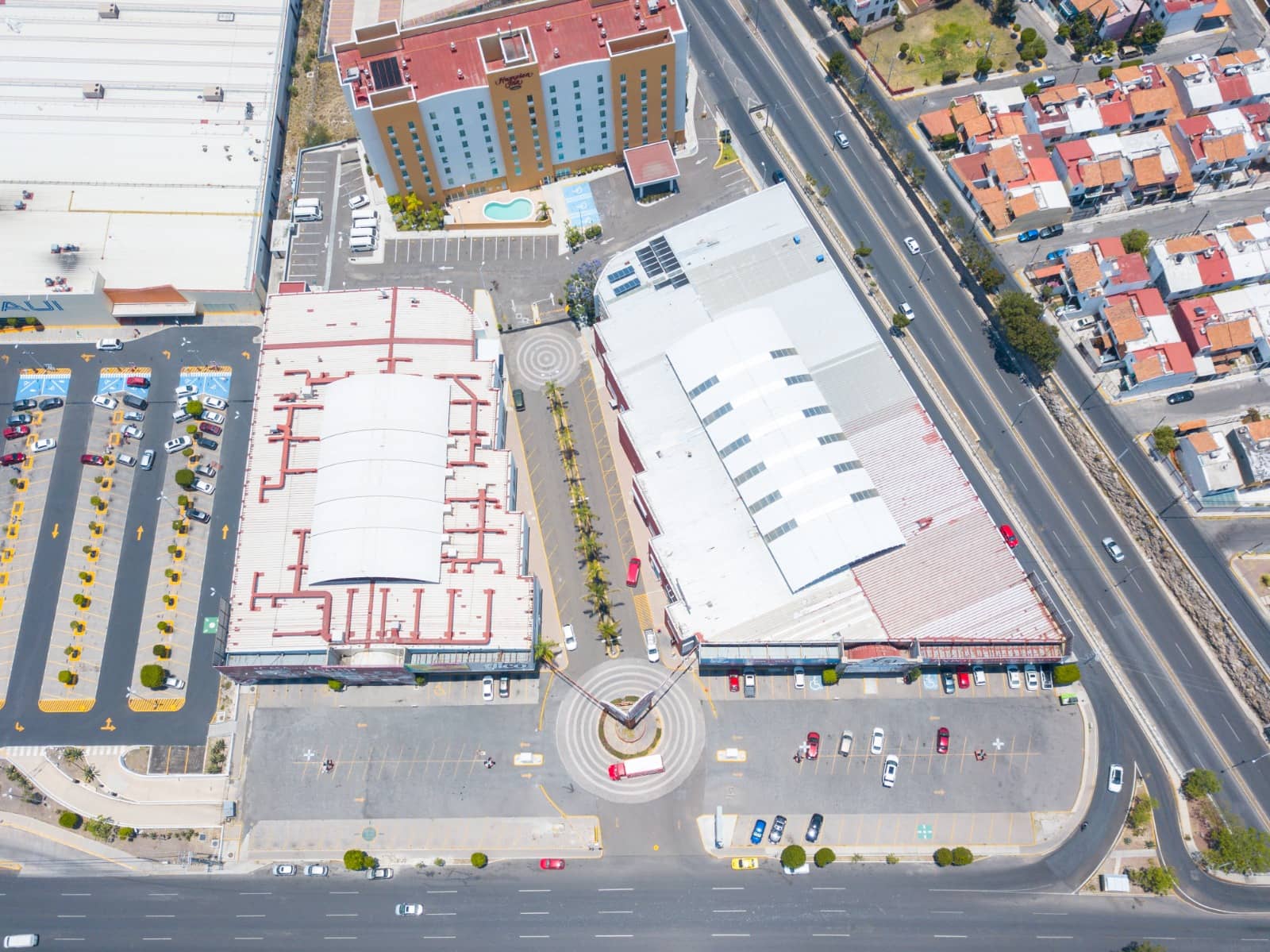 Locales Plaza el Punto Queretaro — imagen 2